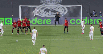 北京时间12月10日凌晨04：00，2025／26赛季欧冠联赛阶段第六轮的一场关键对决将在诺坎普球场上演。