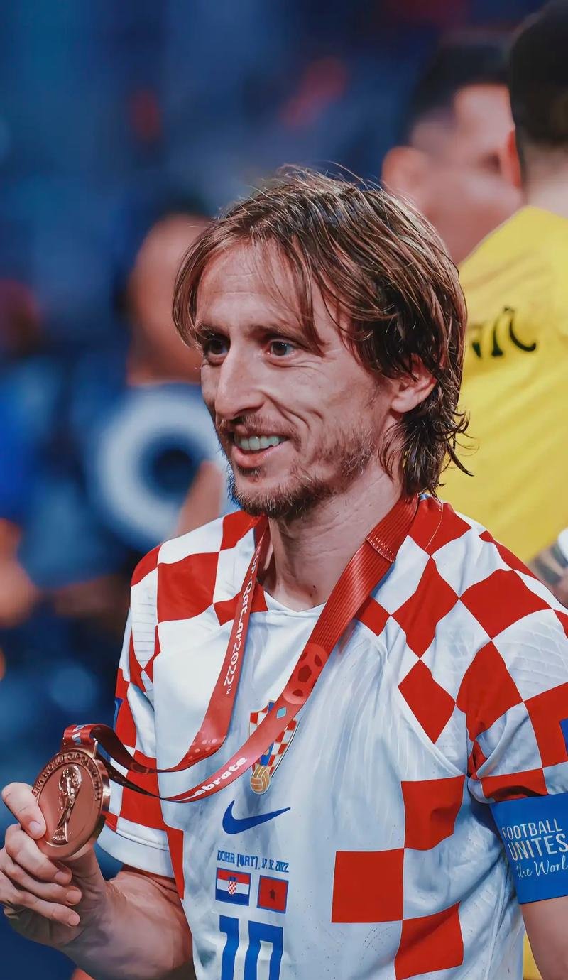 利物浦正式发布新赛季球衣，时隔13年再度携手阿迪达斯