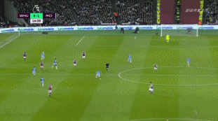 比赛中阿尔特塔挡在了波罗发界外球的路线上，双方爆发冲突