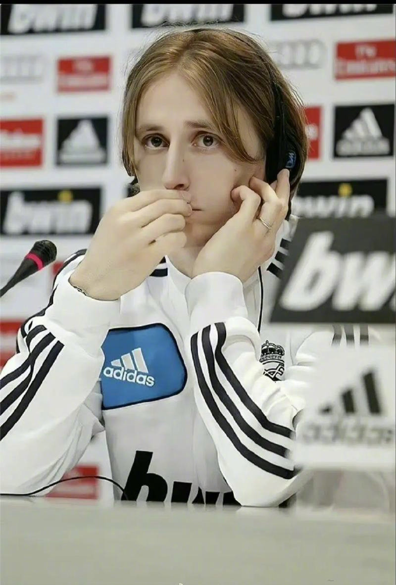 孔帕尼：给迪亚斯放了假和家人聚聚；明天赢球就接近锁定前八