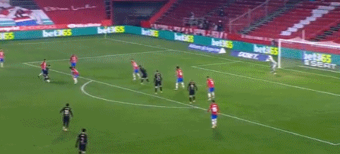 电讯报：纽卡有意引进小将斯密特，该球员非常乐意在一月加盟